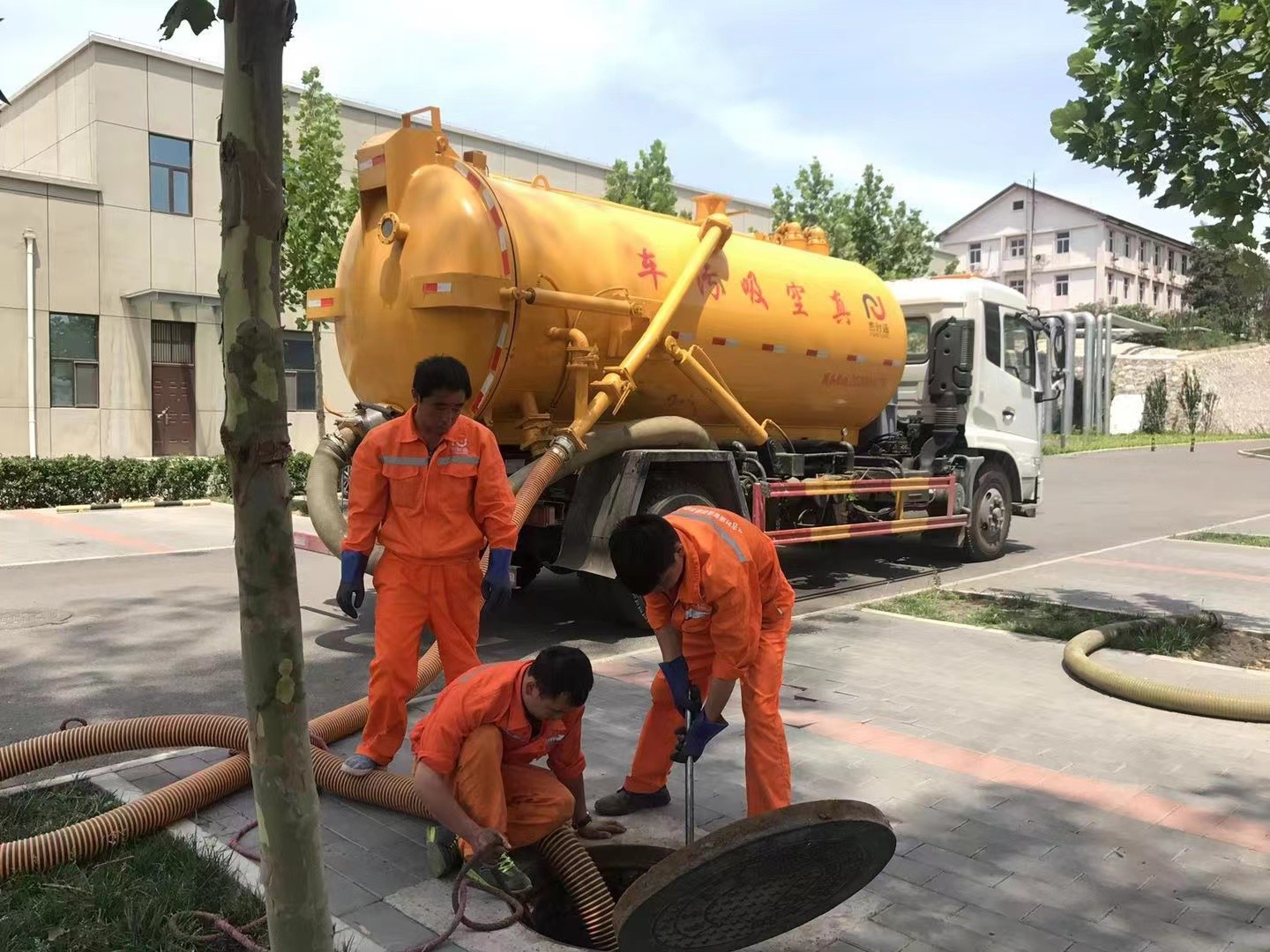 诸暨化粪池清理与5-8吨吸粪车施工效率分析